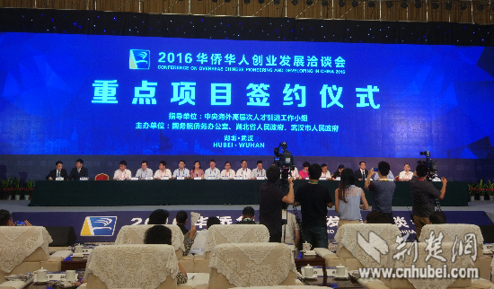 簽約.jpg 簽約.jpg